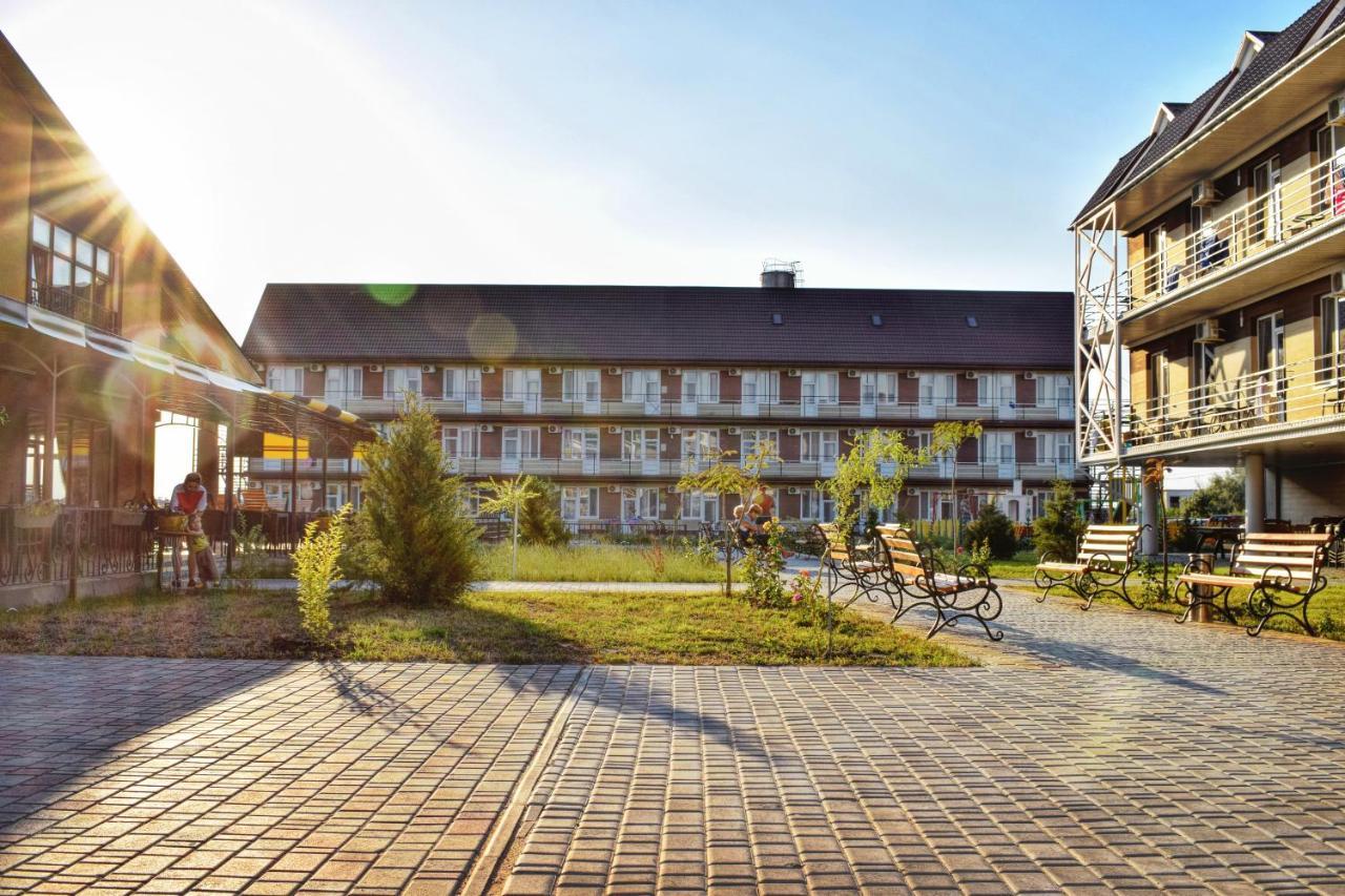 Baza Otdykha Jules Verne Hotel Zatoka Exterior foto